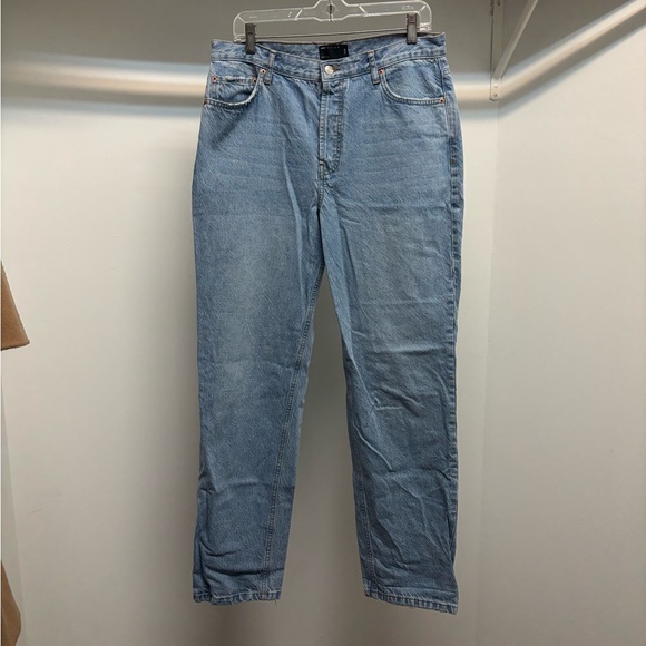 Classic 90s Blue Women's Jeans - Picture 4 of 9